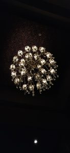 Photo Pure white spherical single-head chandelier for bedroom