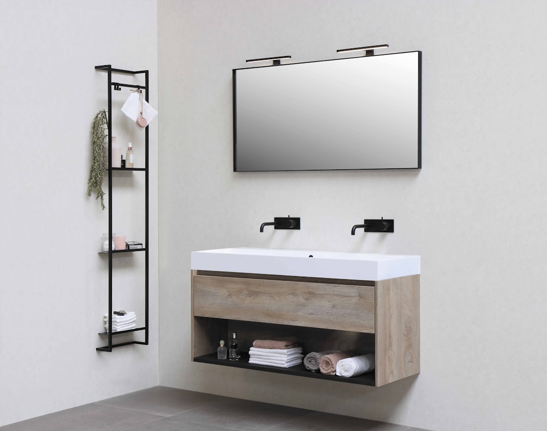 Photo Bathroom mirror lamp